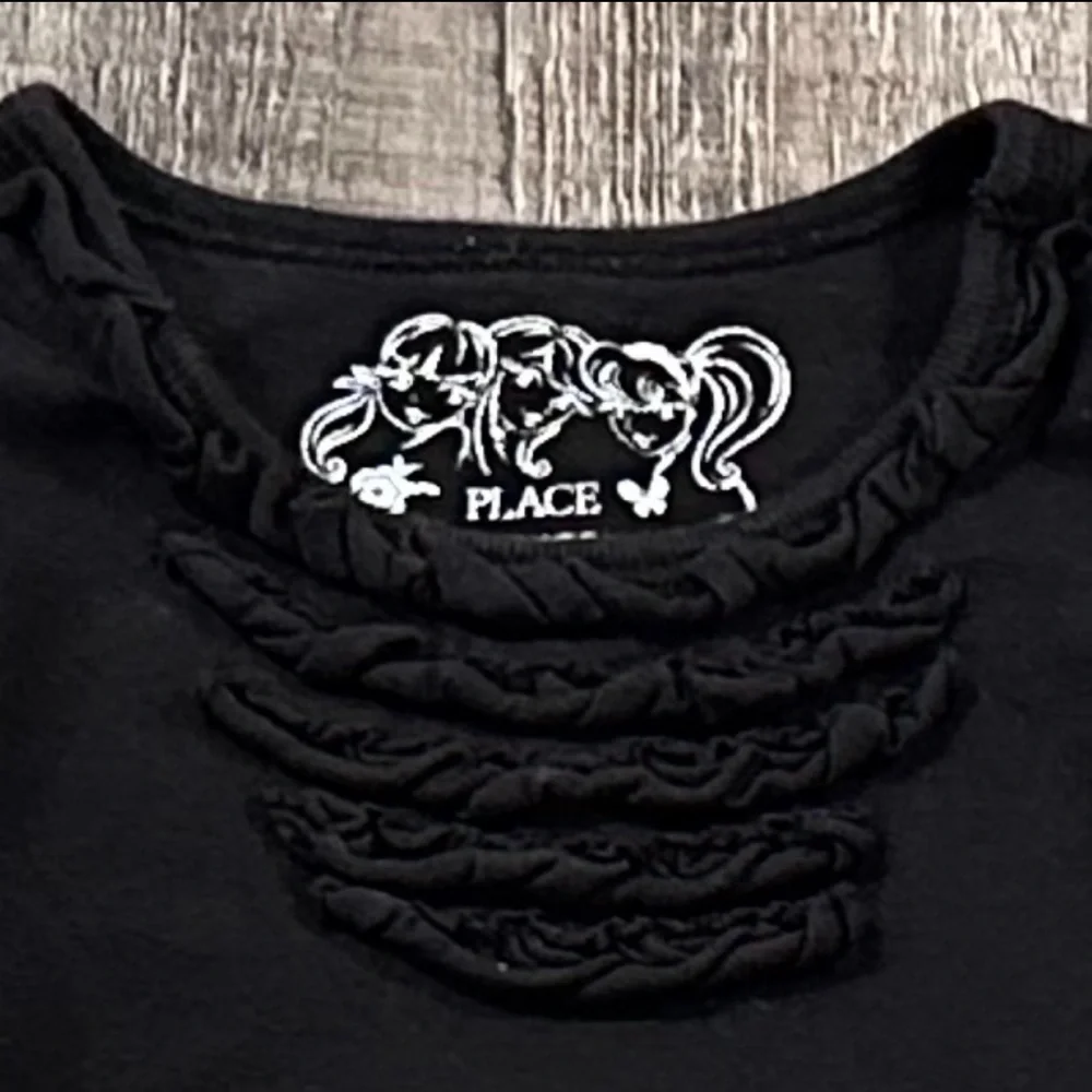 💞 Baby / Toddler Size 12 Month Black Long-Sleeve Ruffled Tee